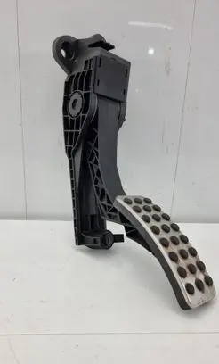 Mercedes-Benz ML W164 Accelerator throttle pedal A1643000004