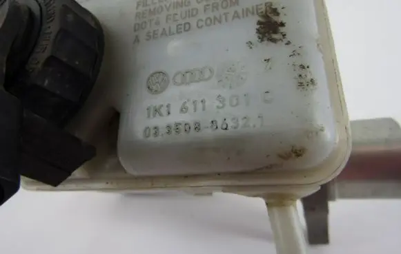 Volkswagen Caddy Master brake cylinder 03350886351