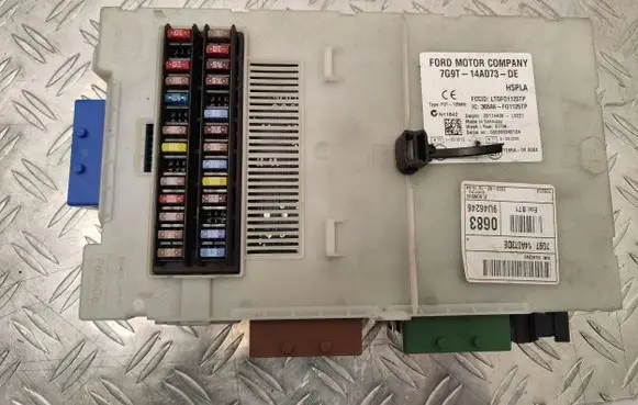 Ford Mondeo MK IV Fuse module 7G9T14A073DE 28174438 LTQF01125TP