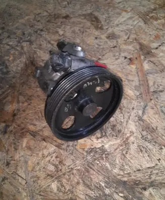 Volvo S40, V40 Power steering pump 26083376