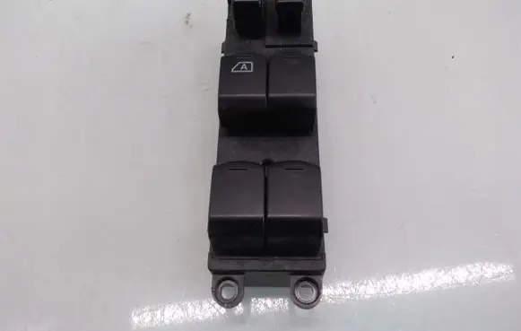 Subaru Forester SH Electric window control switch 157447
