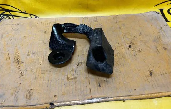 Land Rover Evoque II Engine mounting bracket K8D23C156BA