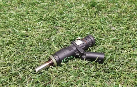 Mercedes-Benz E W212 Fuel injector A2720780249