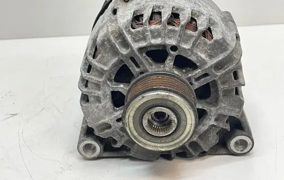 Peugeot 208 Generator/alternator 9678048880 2614016D TG15C189