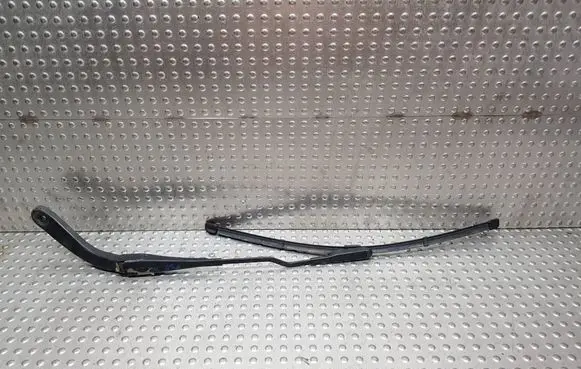 BMW 1 F20 F21 Front wiper blade arm S26370436 7239519