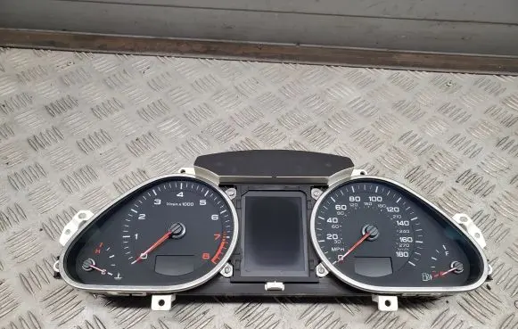 Audi A6 S6 C6 4F Speedometer (instrument cluster) 4F0920983H