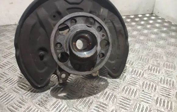 Rear wheel hub