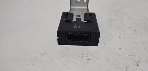 Toyota Corolla E120 E130 Door central lock control unit/module 8865002331 MB2773001130