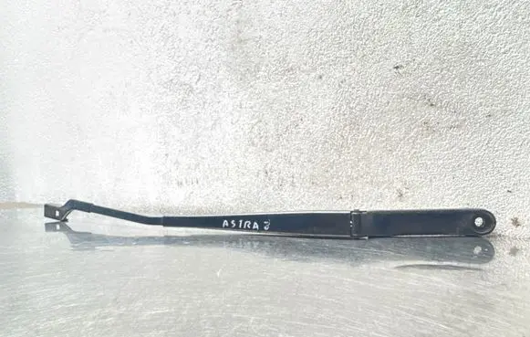 Opel Astra J Front wiper blade arm 13289889