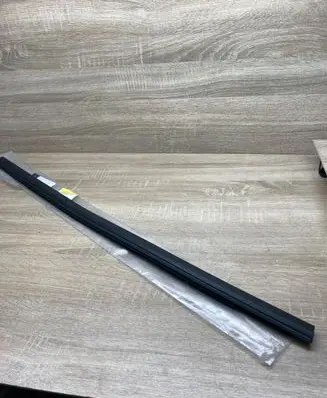 Mercedes-Benz C W203 Front door window/glass frame A1567250265