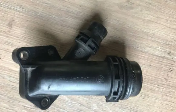 BMW 5 E60 E61 Engine coolant pipe/hose 11122247744