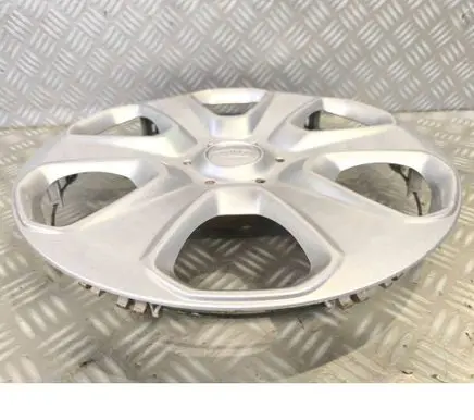 Ford Fiesta R15 wheel hub/cap/trim 8V211130