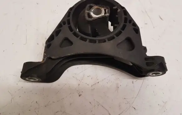 Opel Insignia A Engine mount bracket 13227769