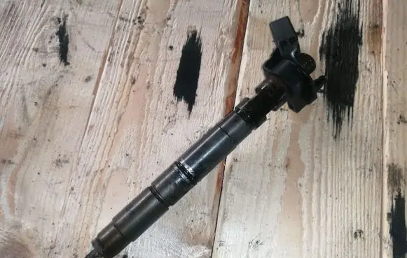 Audi A8 S8 D3 4E Fuel injector 0445115052 059130277AH