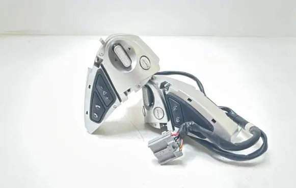 Nissan Juke I F15 Steering wheel buttons/switches 