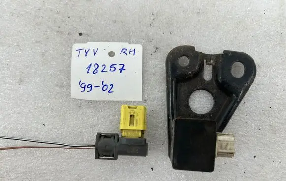 Toyota Yaris Verso Airbag deployment crash/impact sensor 8917352010 NR1