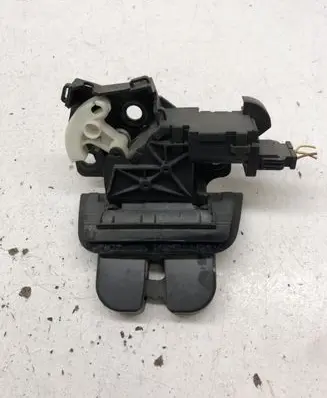 Audi A4 S4 B7 8E 8H Tailgate/trunk/boot lock/catch/latch 8E9827520A 8P4827505C
