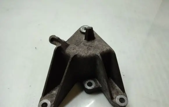 Opel Insignia A Engine mounting bracket 13228289