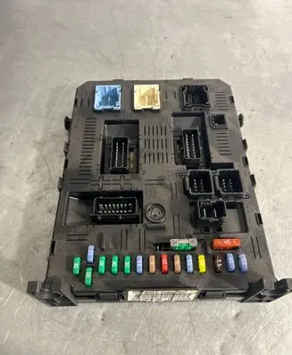 Citroen C5 Fuse module 9660105980 BSI2004H05 01080405