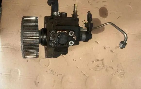Alfa Romeo 159 Fuel injection high pressure pump 0445010150