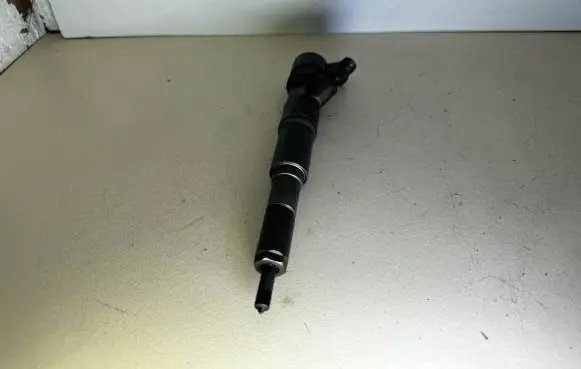 BMW 5 E39 Fuel injector 0445110029 2354093