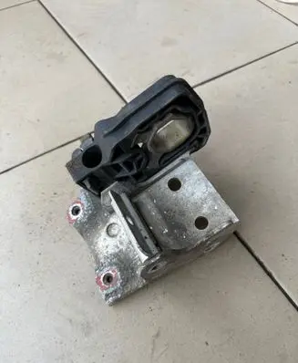 BMW 5 F10 F11 Radiator mount bracket 7186513 7207151