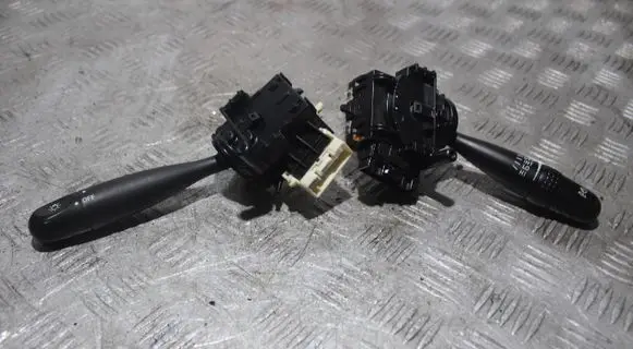 Wiper turn signal indicator stalk/switch