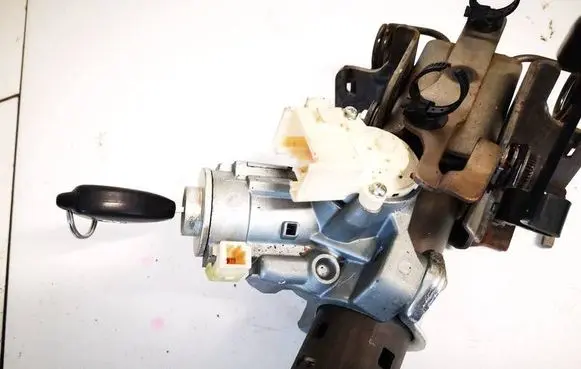 Toyota Avensis T270 Ignition lock 29653453