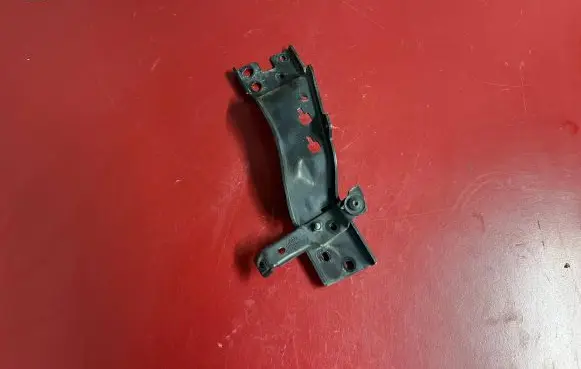 BMW X1 U11 Radiator support slam panel bracket 8737259 51118737259