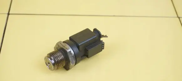 Mercedes-Benz Sprinter W906 Fuel pressure sensor A0235455226 29SP11
