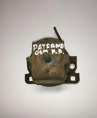 Nissan Pathfinder R51 Engine mount bracket 11220EB305