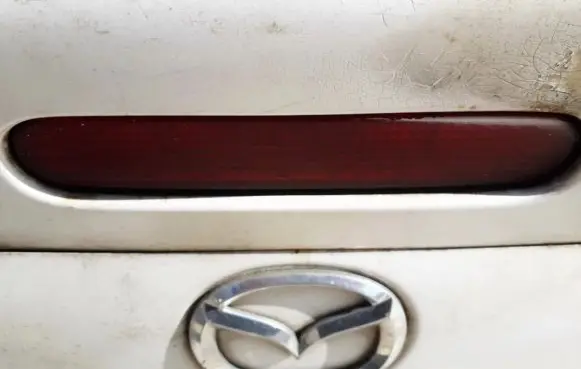 Mazda 626 Third/center stoplight