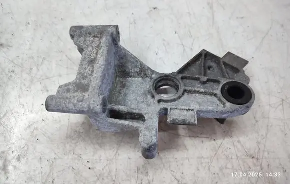 Mercedes-Benz C W205 Air filter cleaner box bracket assembly A6510941627