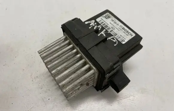 Opel Mokka X Heater blower fan relay 13503201