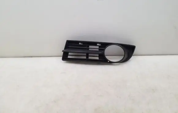 Volkswagen Touran I Front bumper lower grill 1T0853665A