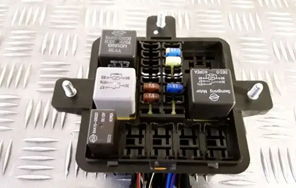 SsangYong Kyron Fuse module 8210109741 8216009650