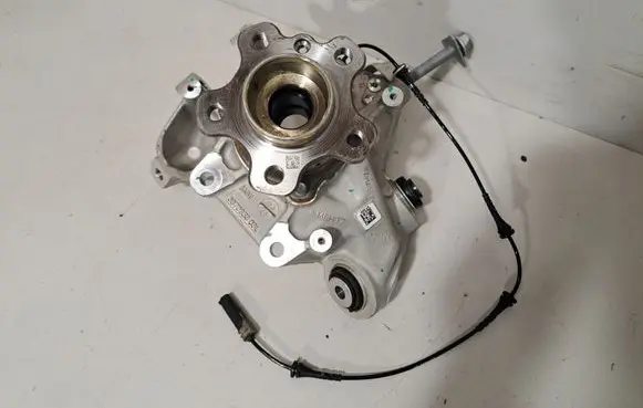 BMW X6 G06 Rear wheel hub 6876653 6876651