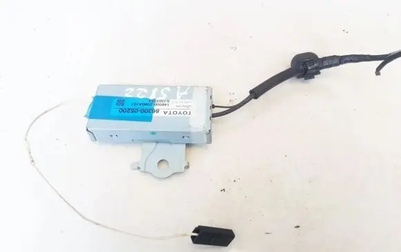 Toyota Avensis T270 Antenna control unit 8630005200 86300-05200