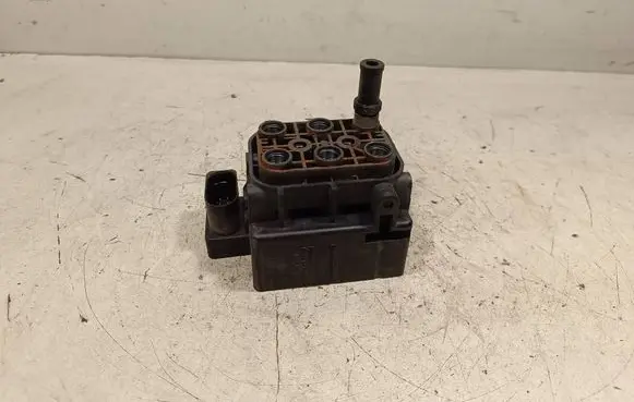 Jeep Grand Cherokee Air suspension valve block 15152400332