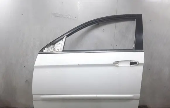 Chrysler Pacifica Front door