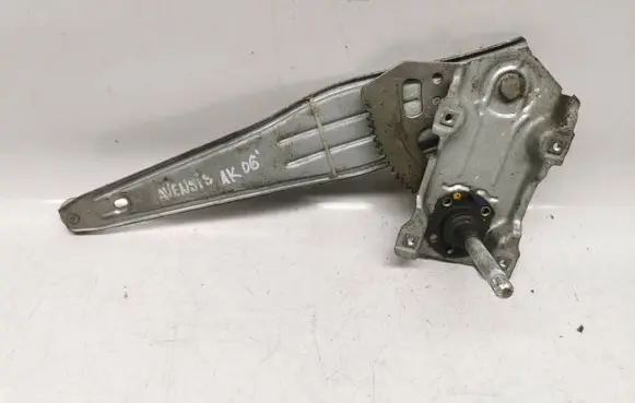 Rear door manual window regulator