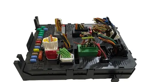 Peugeot 5008 Fuse module 966689568002 212456701 NS07451329