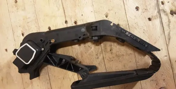 Mercedes-Benz E W211 Accelerator throttle pedal A2113000504 5668
