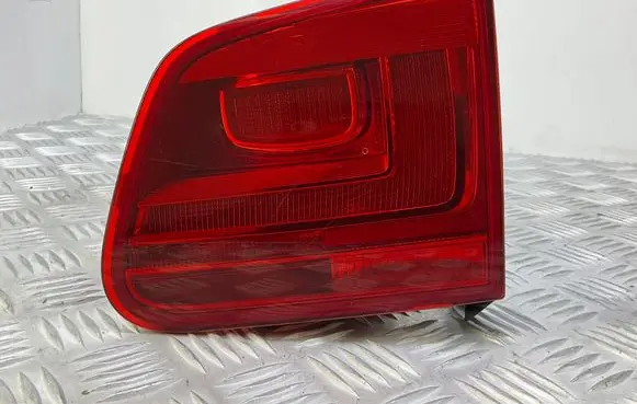 Volkswagen Tiguan Tailgate rear/tail lights 5N0945310