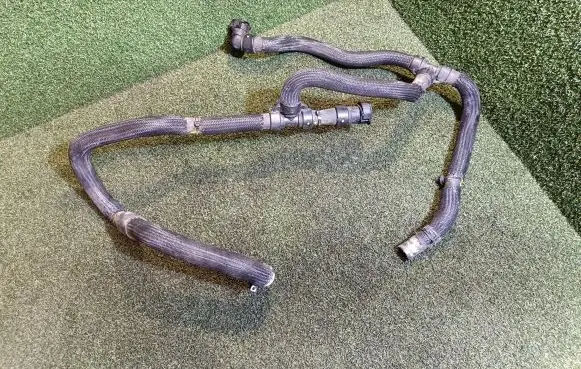 Renault Master III Engine coolant pipe/hose 924002715R