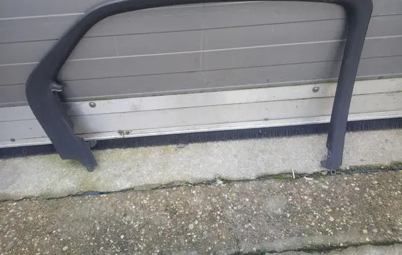Opel Mokka Rear door glass trim molding 95287013