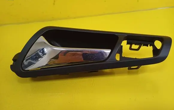Volkswagen PASSAT B6 Front door interior handle 3C1837113D