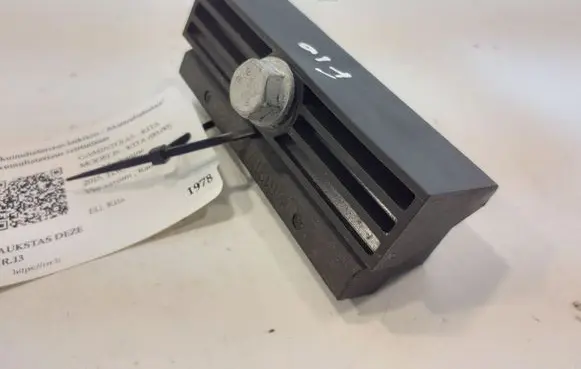 Battery bracket