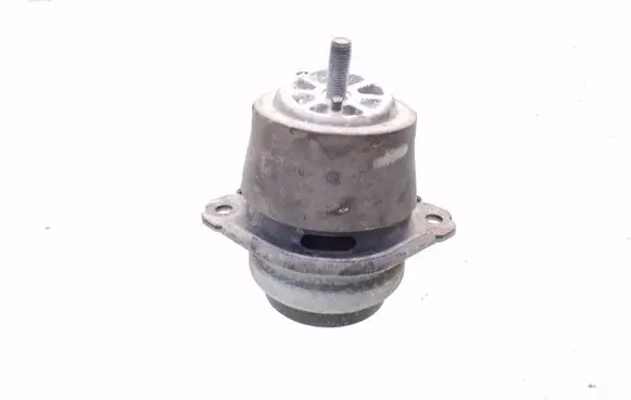 Volkswagen Touareg I Engine mount bracket 7L6199131VCE 7L6199131