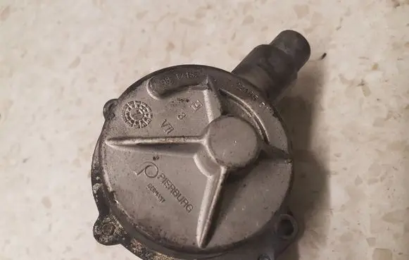 Audi A6 S6 C5 4B Vacuum pump 72218501